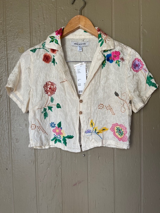 Urban Outfitters Tops - Urban Outfitters Eden Embroidered Souvenir  Button-Up crop shirt in botanical XS